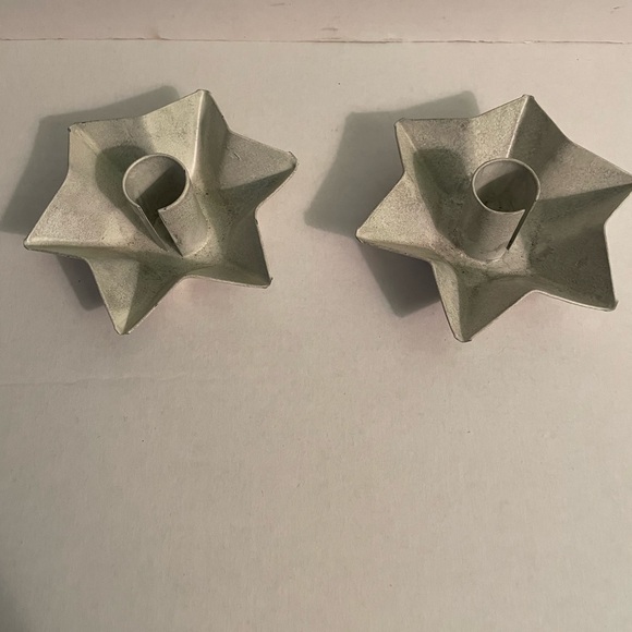 Pip Berry 4pc set, 2 Candle wreaths & 2 Colonial tin Star Candleholders - Picture 6 of 13